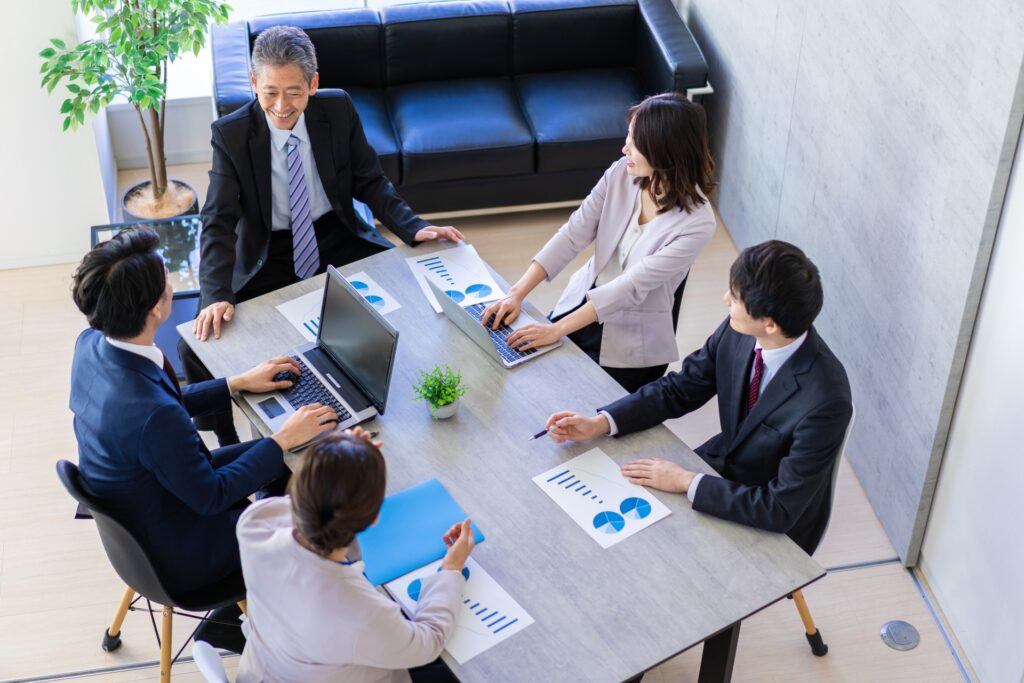 30代ホワイトカラーが今すぐ動くべき5つのキャリア戦略【2026年版・日経データで解説】